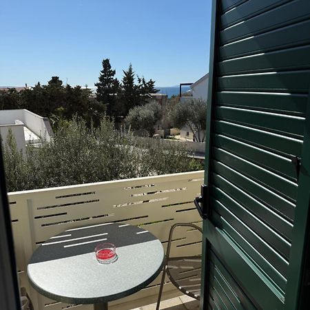 Apartmani Lovren โนวาลยา ภายนอก รูปภาพ