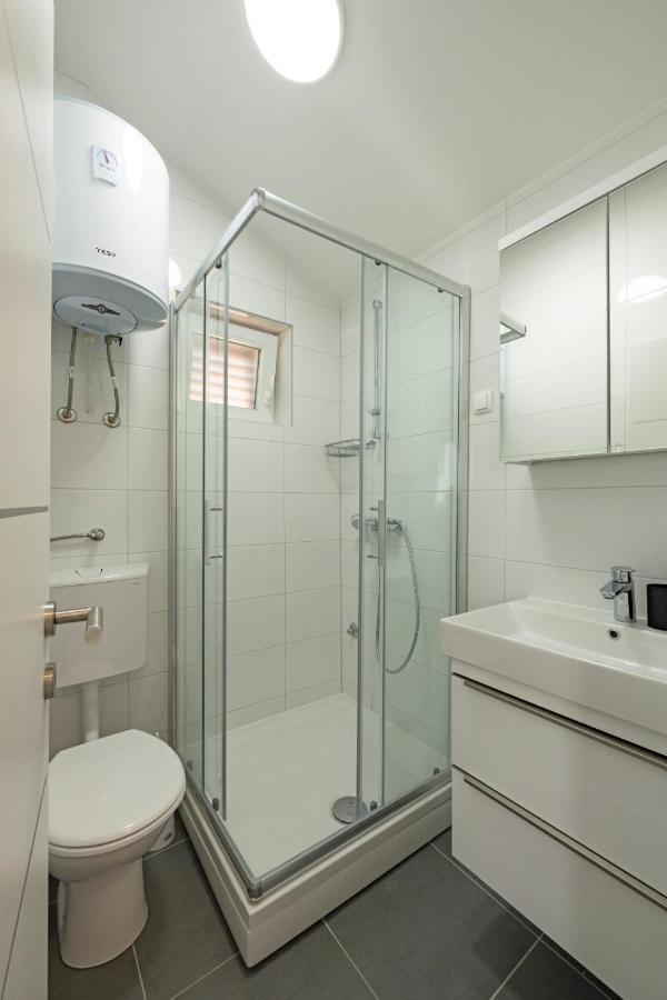 Apartmani Lovren โนวาลยา ภายนอก รูปภาพ