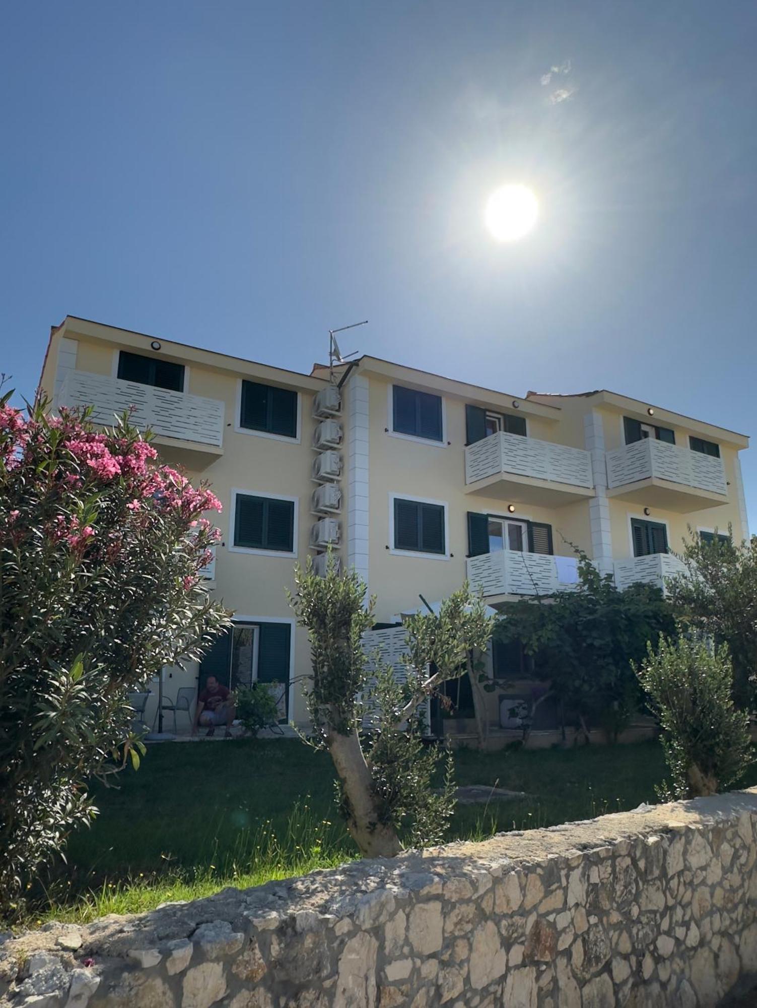 Apartmani Lovren โนวาลยา ภายนอก รูปภาพ