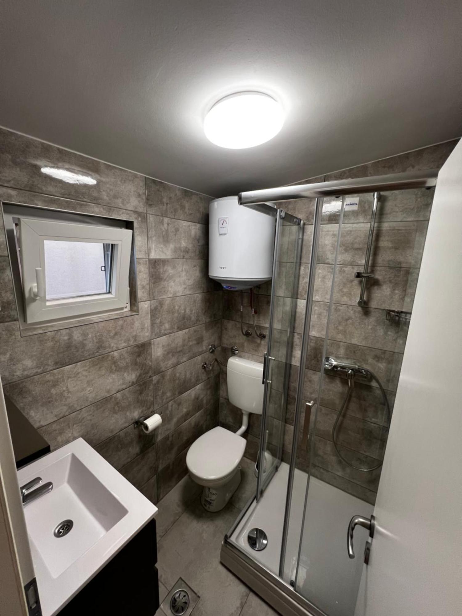 Apartmani Lovren โนวาลยา ภายนอก รูปภาพ