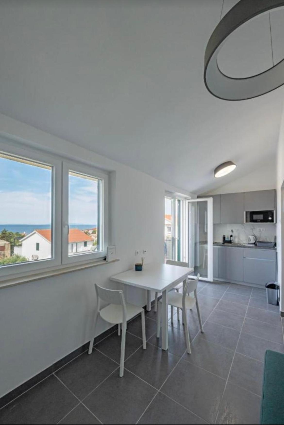 Apartmani Lovren โนวาลยา ภายนอก รูปภาพ