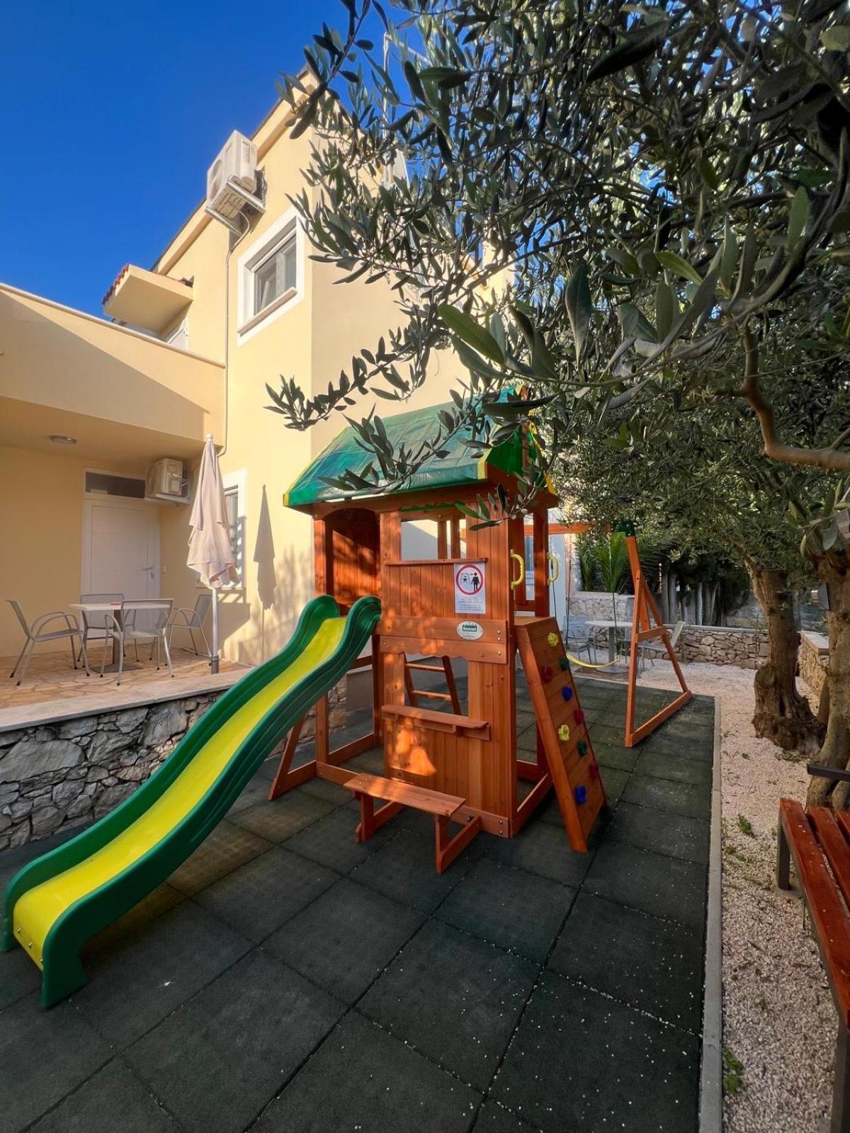 Apartmani Lovren โนวาลยา ภายนอก รูปภาพ